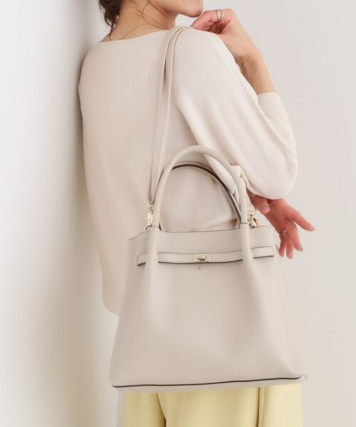 SHOO・LA・RUE/シューラルー ベルト金具トートバッグ【2WAY】 グレージュ(050) 00 SHOO・LA・RUE/シューラルー ベルト金具トートバッグ【2WAY】 グレージュ(050) 00