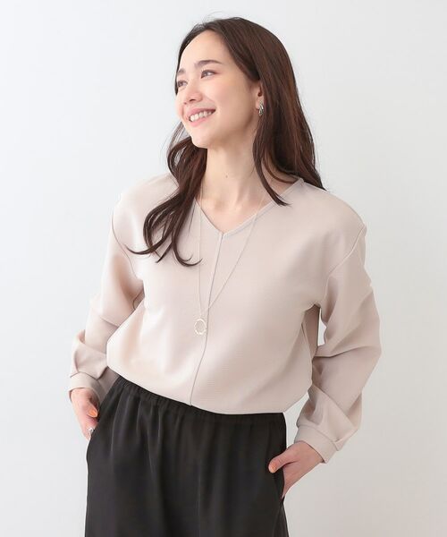 SHOO・LA・RUE / シューラルー シャツ・ブラウス | 【S-LL/2点セット】大人の上品シルエット アクセ付き Vネックトップス | 詳細1