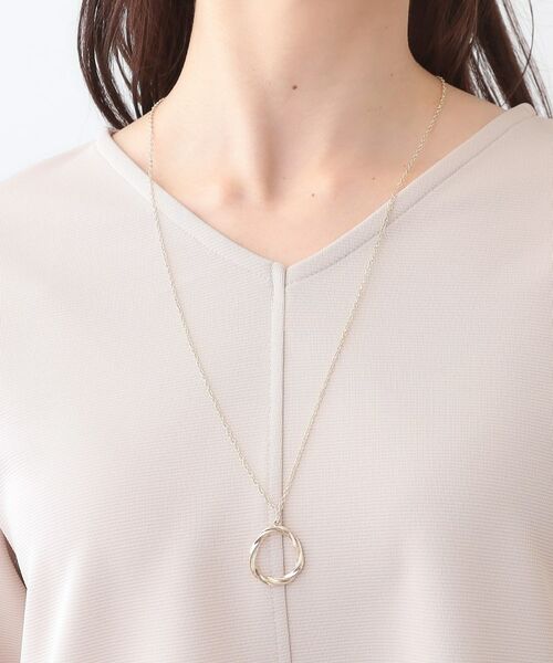 SHOO・LA・RUE / シューラルー シャツ・ブラウス | 【S-LL/2点セット】大人の上品シルエット アクセ付き Vネックトップス | 詳細24