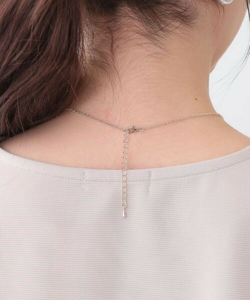 SHOO・LA・RUE / シューラルー シャツ・ブラウス | 【S-LL/2点セット】大人の上品シルエット アクセ付き Vネックトップス | 詳細25