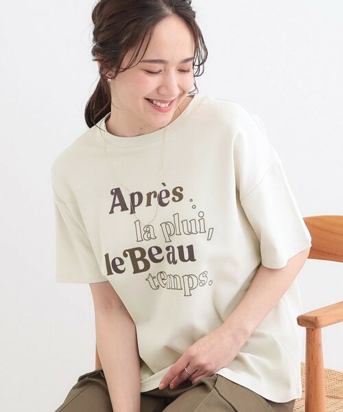 SHOO・LA・RUE/シューラルー 【S-LL】大人っぽい雰囲気に フロッキーロゴTシャツ ライトベージュ(051) 02(M) SHOO・LA・RUE/シューラルー 【S-LL】大人っぽい雰囲気に フロッキーロゴTシャツ ライトベージュ(051) 02(M)