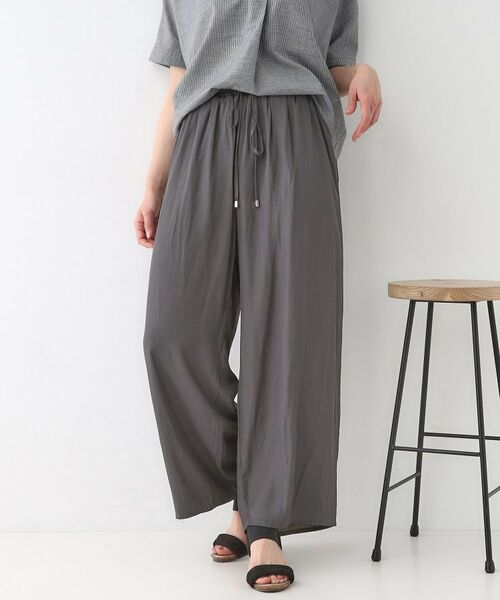 SHOO・LA・RUE/シューラルー 【S-LL/着丈選べる】 マットサテンワイドパンツ チャコールグレー(014) 04(LL) SHOO・LA・RUE/シューラルー 【S-LL/着丈選べる】 マットサテンワイドパンツ チャコールグレー(014) 04(LL)