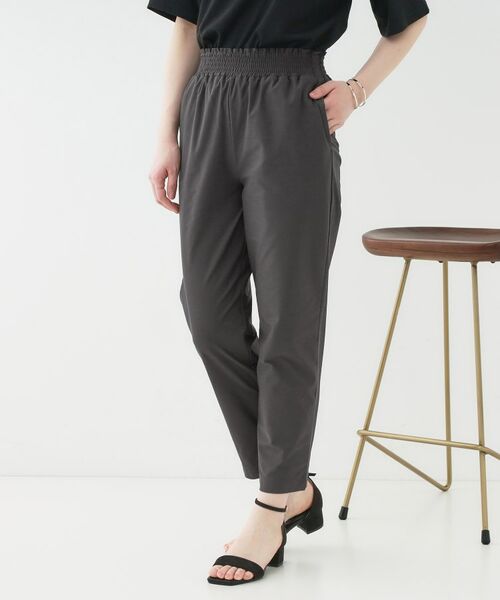 SHOO・LA・RUE/シューラルー さらっとしたタッチが癖になる ストレッチテーパードパンツ チャコールグレー(014) 01(S) SHOO・LA・RUE/シューラルー さらっとしたタッチが癖になる ストレッチテーパードパンツ チャコールグレー(014) 01(S)
