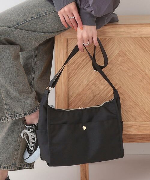 SHOO・LA・RUE/シューラルー 【撥水】フロントポケットミドルショルダー ブラック(019) 00 SHOO・LA・RUE/シューラルー 【撥水】フロントポケットミドルショルダー ブラック(019) 00