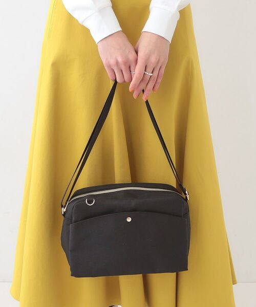 SHOO・LA・RUE/シューラルー 【撥水】フロントポケットショルダーバッグ ブラック(019) 00 SHOO・LA・RUE/シューラルー 【撥水】フロントポケットショルダーバッグ ブラック(019) 00