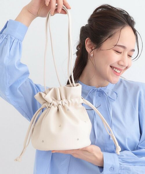 SHOO・LA・RUE/シューラルー キラキラパーツ付き巾着ショルダーバッグ アイボリー(004) 00 SHOO・LA・RUE/シューラルー キラキラパーツ付き巾着ショルダーバッグ アイボリー(004) 00