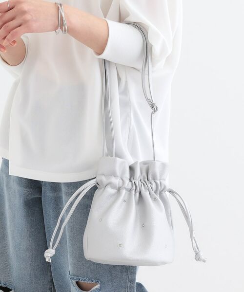 SHOO・LA・RUE/シューラルー キラキラパーツ付き巾着ショルダーバッグ ブラックシルバー(009) 00 SHOO・LA・RUE/シューラルー キラキラパーツ付き巾着ショルダーバッグ ブラックシルバー(009) 00