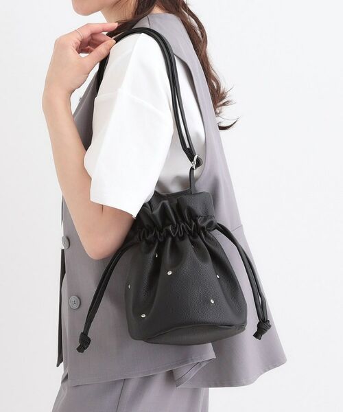 SHOO・LA・RUE/シューラルー キラキラパーツ付き巾着ショルダーバッグ ブラック(019) 00 SHOO・LA・RUE/シューラルー キラキラパーツ付き巾着ショルダーバッグ ブラック(019) 00