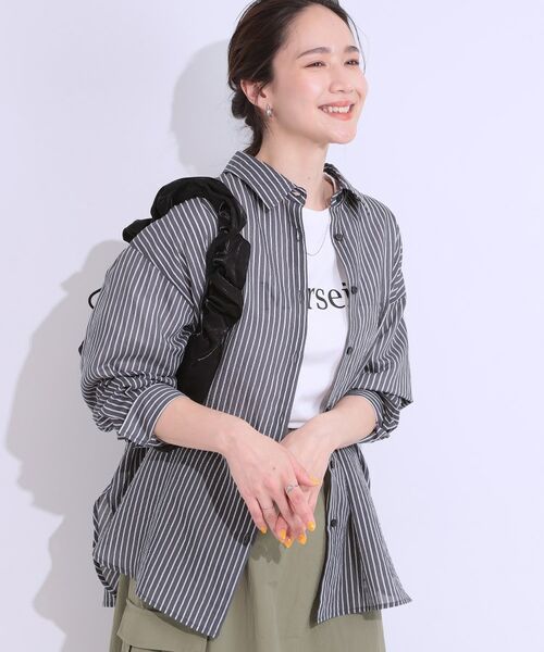 SHOO・LA・RUE/シューラルー 大人の抜け感コーデに シアーストライプ BIGシャツ チャコールグレー(313) 00(FREE) SHOO・LA・RUE/シューラルー 大人の抜け感コーデに シアーストライプ BIGシャツ チャコールグレー(313) 00(FREE)