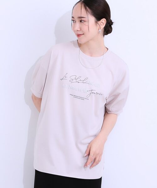 SHOO・LA・RUE/シューラルー 【S-LL/ひんやり/UV】ぷっくりラメプリントロゴTシャツ ライトベージュ(051) 03(L) SHOO・LA・RUE/シューラルー 【S-LL/ひんやり/UV】ぷっくりラメプリントロゴTシャツ ライトベージュ(051) 03(L)