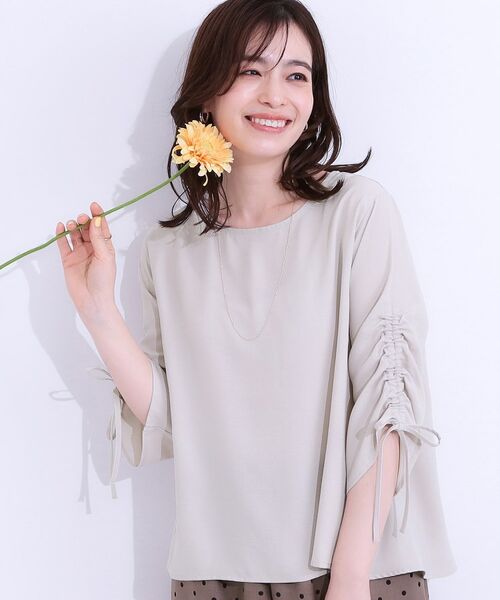 SHOO・LA・RUE/シューラルー 【S-LL/セットアップ可】お袖シャーリング 麻調ブラウス ライトベージュ(051) 02(M) SHOO・LA・RUE/シューラルー 【S-LL/セットアップ可】お袖シャーリング 麻調ブラウス ライトベージュ(051) 02(M)