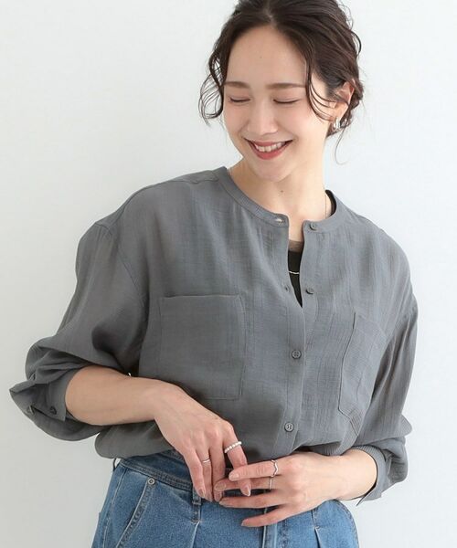 SHOO・LA・RUE/シューラルー 大人のシアー感 バンドカラーシャツ チャコールグレー(014) 00(FREE) SHOO・LA・RUE/シューラルー 大人のシアー感 バンドカラーシャツ チャコールグレー(014) 00(FREE)