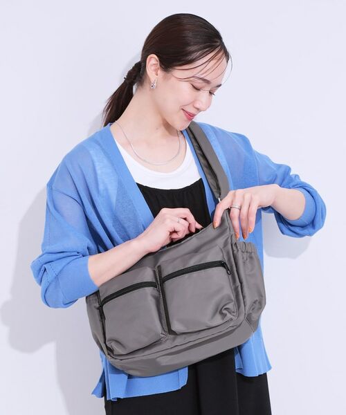 SHOO・LA・RUE/シューラルー 【撥水】立体2ポケショルダーバッグ チャコールグレー(013) 00 SHOO・LA・RUE/シューラルー 【撥水】立体2ポケショルダーバッグ チャコールグレー(013) 00