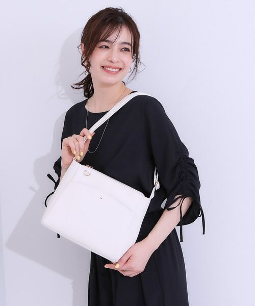 SHOO・LA・RUE/シューラルー あおりポケットショルダーバッグ オフホワイト(003) 00 SHOO・LA・RUE/シューラルー あおりポケットショルダーバッグ オフホワイト(003) 00