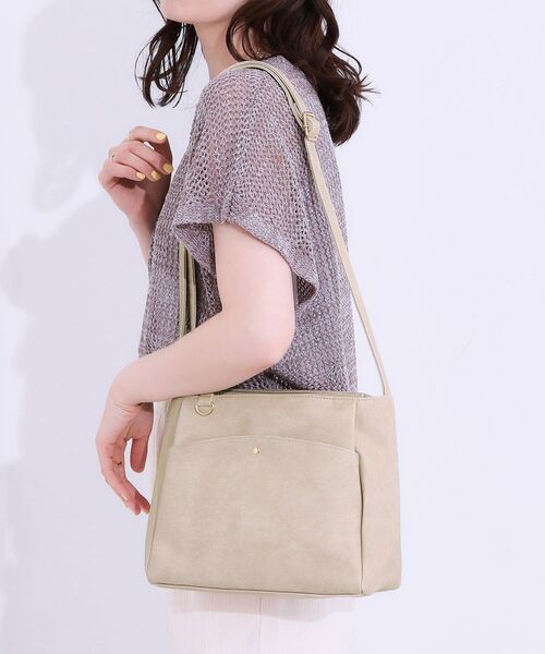 SHOO・LA・RUE/シューラルー あおりポケットショルダーバッグ ライトベージュ(051) 00 SHOO・LA・RUE/シューラルー あおりポケットショルダーバッグ ライトベージュ(051) 00