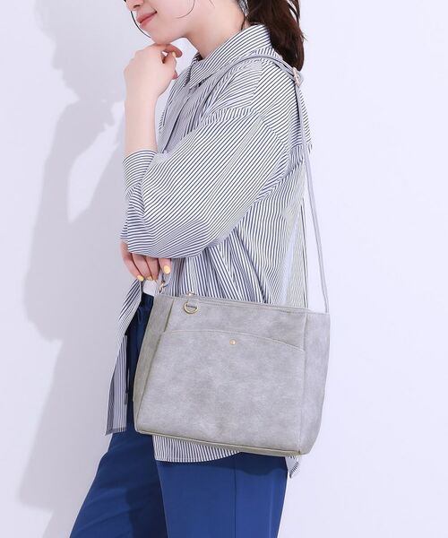 SHOO・LA・RUE/シューラルー あおりポケットショルダーバッグ サックスブルー(090) 00 SHOO・LA・RUE/シューラルー あおりポケットショルダーバッグ サックスブルー(090) 00