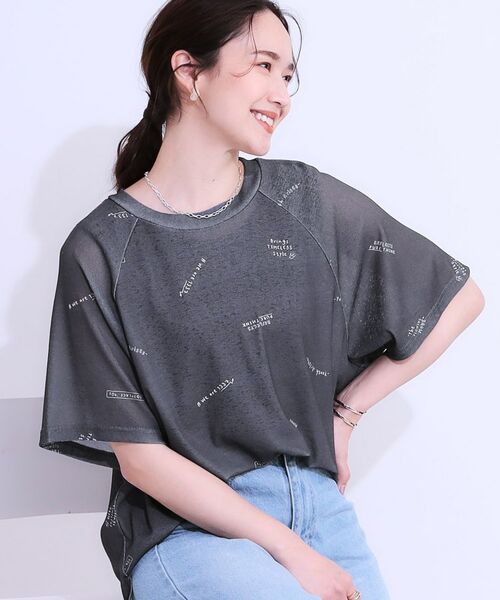 SHOO・LA・RUE / シューラルー Tシャツ | 【洗える/S-LL】ゆるっとこなれ見え 総柄プリント シアーTシャツ(チャコールグレー(014))
