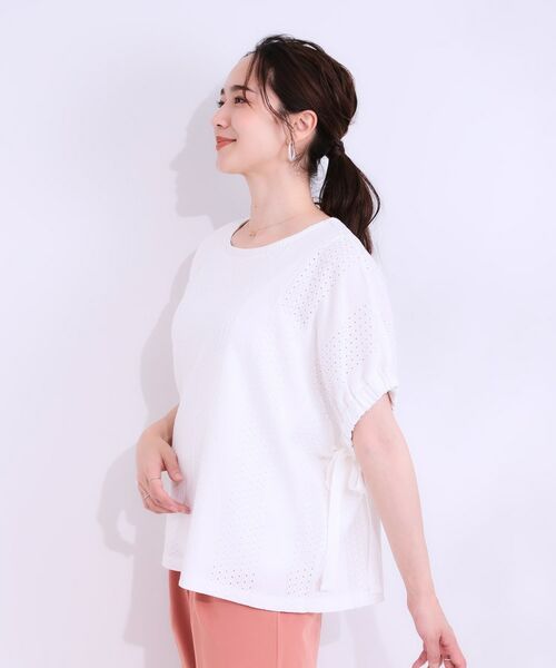 SHOO・LA・RUE / シューラルー シャツ・ブラウス | 【S-LL/二の腕カバー】お袖ギャザーリボン アイレット刺繍トップス | 詳細10
