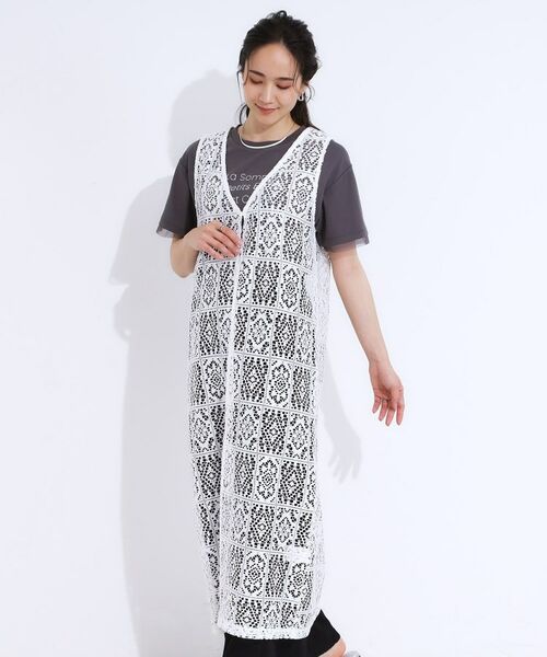 SHOO・LA・RUE / シューラルー ベスト | 【S-LL】羽織るだけでサマ見え レース風の柄が華やかなロングジレ | 詳細1