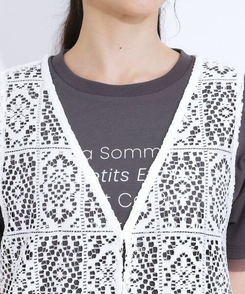 SHOO・LA・RUE / シューラルー ベスト | 【S-LL】羽織るだけでサマ見え レース風の柄が華やかなロングジレ | 詳細12