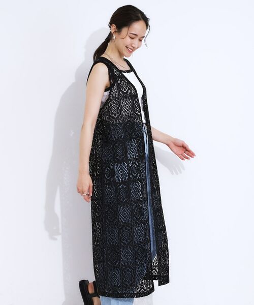 SHOO・LA・RUE / シューラルー ベスト | 【S-LL】羽織るだけでサマ見え レース風の柄が華やかなロングジレ | 詳細6