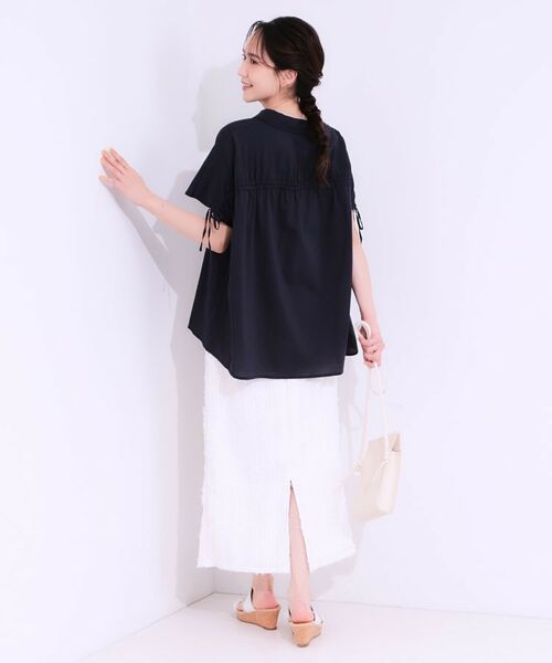 SHOO・LA・RUE / シューラルー シャツ・ブラウス | 【S-LL/ひんやり】後ろ姿も抜かりなく インせず着られる バックギャザーシャツ | 詳細11