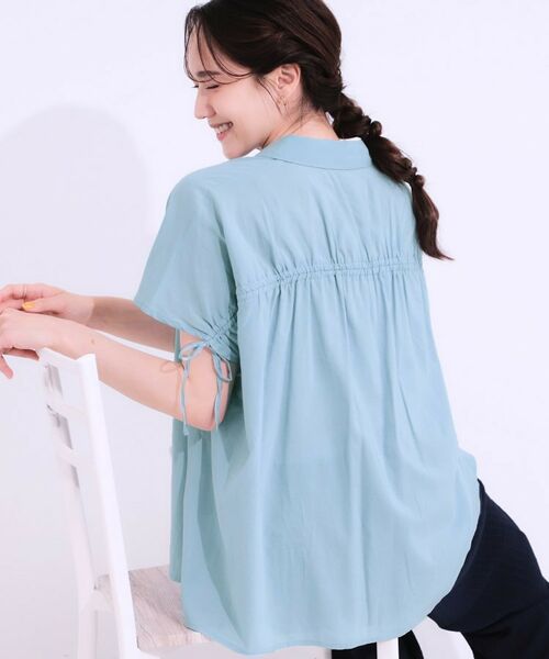 SHOO・LA・RUE / シューラルー シャツ・ブラウス | 【S-LL/ひんやり】後ろ姿も抜かりなく インせず着られる バックギャザーシャツ(ブルー(091))