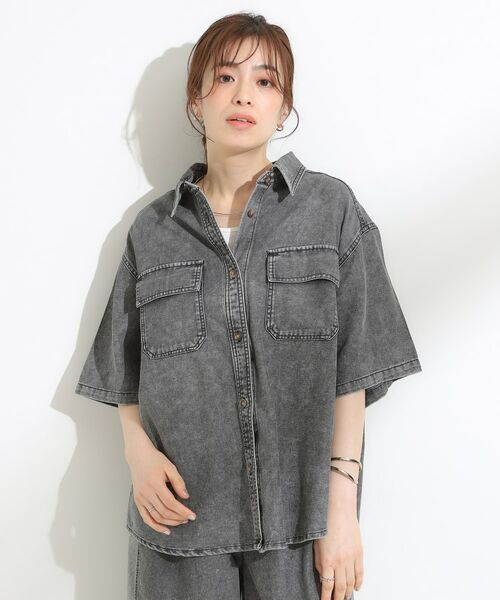 SHOO・LA・RUE / シューラルー シャツ・ブラウス | 【S-LL】こなれ感ある着こなしに ケミカルウォッシュ5分袖デニムシャツ | 詳細1