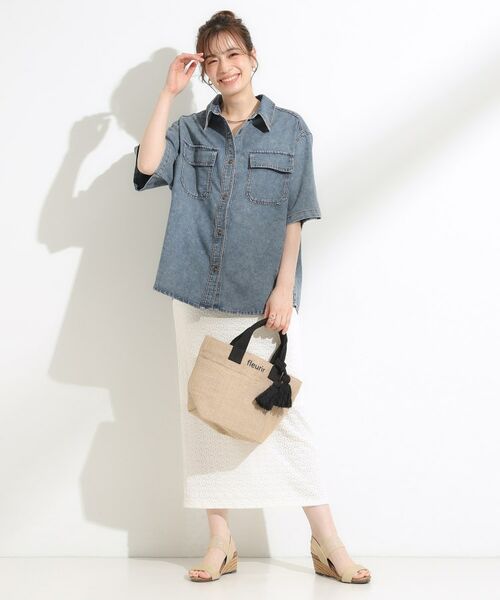 SHOO・LA・RUE / シューラルー シャツ・ブラウス | 【S-LL】こなれ感ある着こなしに ケミカルウォッシュ5分袖デニムシャツ | 詳細11