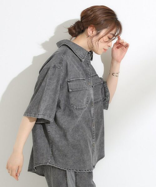 SHOO・LA・RUE / シューラルー シャツ・ブラウス | 【S-LL】こなれ感ある着こなしに ケミカルウォッシュ5分袖デニムシャツ | 詳細2