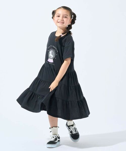 SHOO・LA・RUE/シューラルー スノードームプリントティアードカットワンピ ブラック(019) 13(130cm) SHOO・LA・RUE/シューラルー スノードームプリントティアードカットワンピ ブラック(019) 13(130cm)