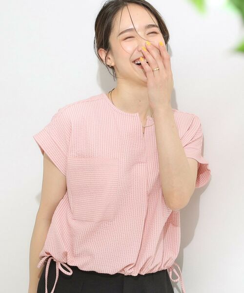 SHOO・LA・RUE / シューラルー カットソー | 【洗える/S-LL】シルエット変化を楽しめる サッカーストライプ柄スキッパートップス(ピンク(371))