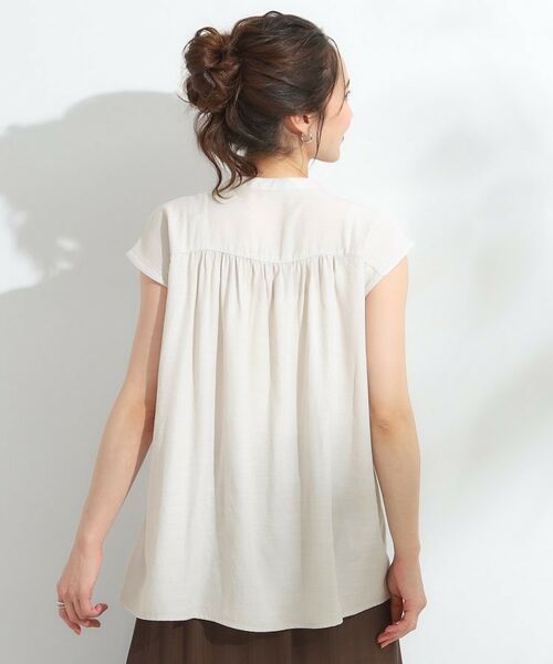 SHOO・LA・RUE / シューラルー シャツ・ブラウス | 【S-LL/洗濯後しわになりにくい】上品にきれい見え スラブギャザーブラウス | 詳細2