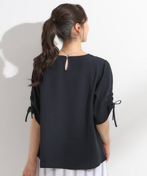 SHOO・LA・RUE / シューラルー シャツ・ブラウス | 【セットアップ可/洗える/S-LL】お袖シャーリング 麻調5分袖ブラウス | 詳細2