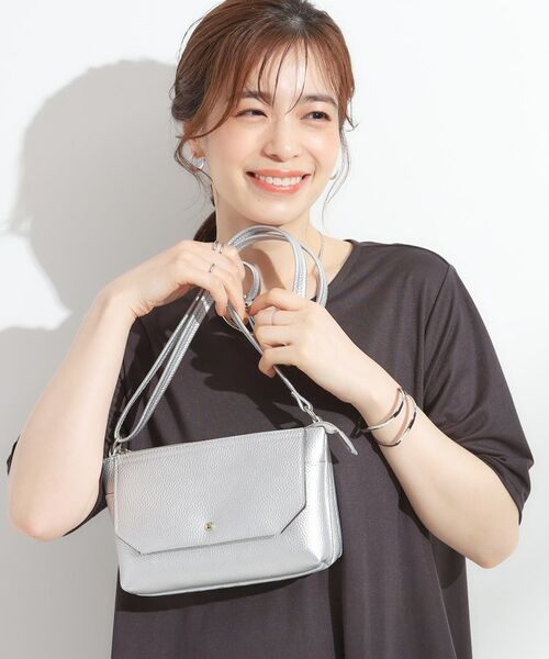 SHOO・LA・RUE / シューラルー ショルダーバッグ | 【軽量】ふわっと軽いフラップショルダーバッグ(ブラックシルバー(009))