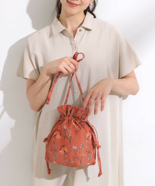 SHOO・LA・RUE / シューラルー ショルダーバッグ | ころんとしたフォルムが魅力 ラタプリント 巾着ショルダーバッグ(オレンジ(167))