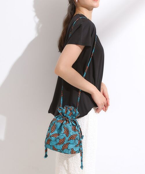 SHOO・LA・RUE / シューラルー ショルダーバッグ | ころんとしたフォルムが魅力 ラタプリント 巾着ショルダーバッグ(ブルー(193))