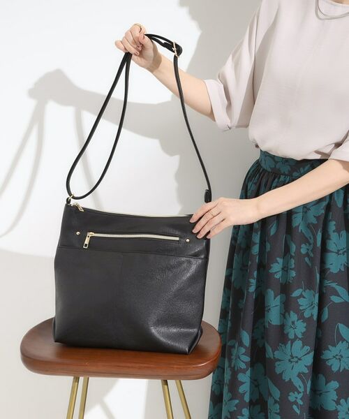 SHOO・LA・RUE / シューラルー ショルダーバッグ | 【デイリー使いに】フロント2ポケット ショルダーバッグ(ブラック(019))
