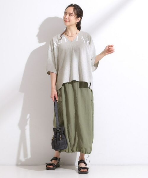 SHOO・LA・RUE / シューラルー カットソー | 【洗える】Vネックですっきり見え ロゴトップス | 詳細3