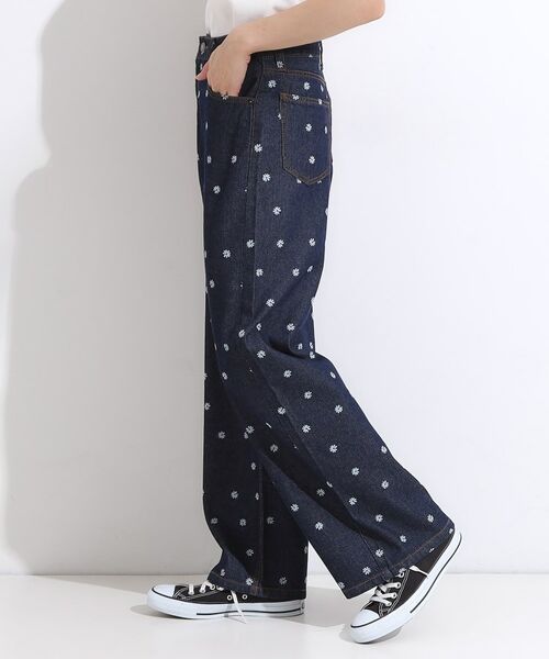 SHOO・LA・RUE / シューラルー デニムパンツ | 【S-LL】周りと差がつく デイジー柄デニムワイドパンツ | 詳細2