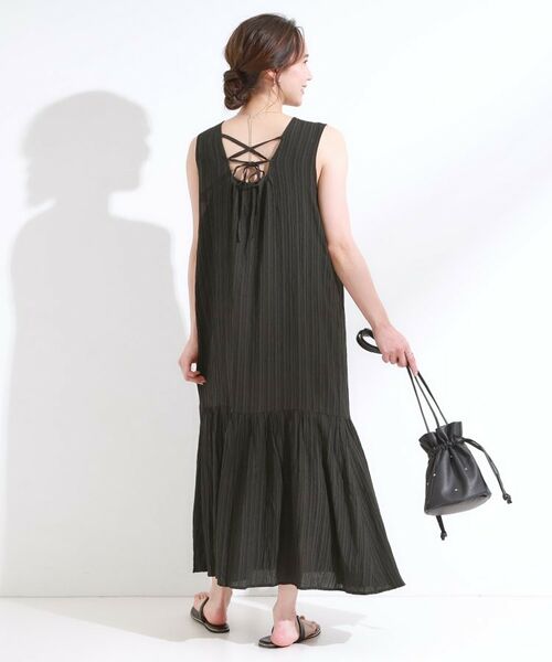SHOO・LA・RUE / シューラルー ロング・マキシ丈ワンピース | 【S-LL】後ろ姿も抜かりなく 1枚でサマ見え ティアードワンピース | 詳細2