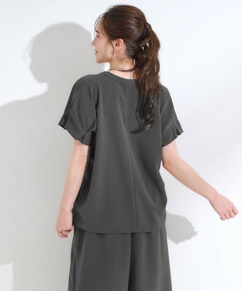 SHOO・LA・RUE / シューラルー シャツ・ブラウス | 【S-LL/セットアップ可/ひんやり】きちんと見えで上品 お袖タック スキッパーブラウス | 詳細2