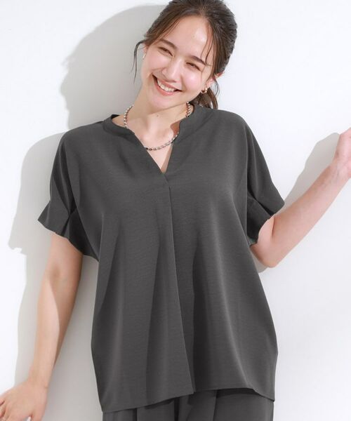 SHOO・LA・RUE / シューラルー シャツ・ブラウス | 【S-LL/セットアップ可/ひんやり】きちんと見えで上品 お袖タック スキッパーブラウス(チャコールグレー(014))