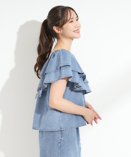 SHOO・LA・RUE / シューラルー シャツ・ブラウス | 【セットアップ可/前後2WAY/オフショル2WAY】着こなしを楽しめる デニムフリルブラウス | 詳細4