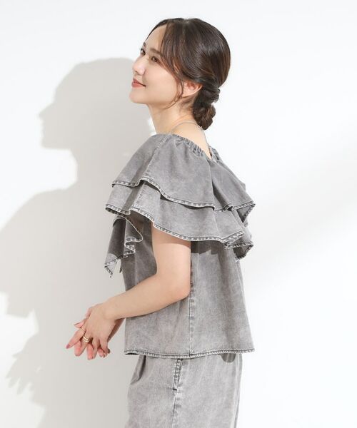SHOO・LA・RUE / シューラルー シャツ・ブラウス | 【セットアップ可/前後2WAY/オフショル2WAY】着こなしを楽しめる デニムフリルブラウス | 詳細9