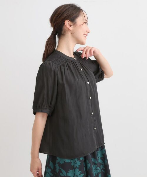 SHOO・LA・RUE / シューラルー シャツ・ブラウス | 【洗える/S-LL】お仕事にもデイリーにも サテン5分袖ブラウス | 詳細2