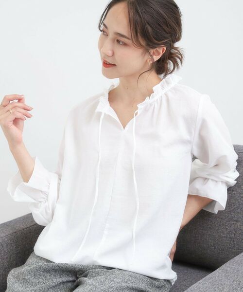 SHOO・LA・RUE / シューラルー シャツ・ブラウス | 【S-LL/洗濯後しわになりにくい/吸水速乾/UV】大人フェミニンな装いに 襟フリルブラウス(オフホワイト(003))