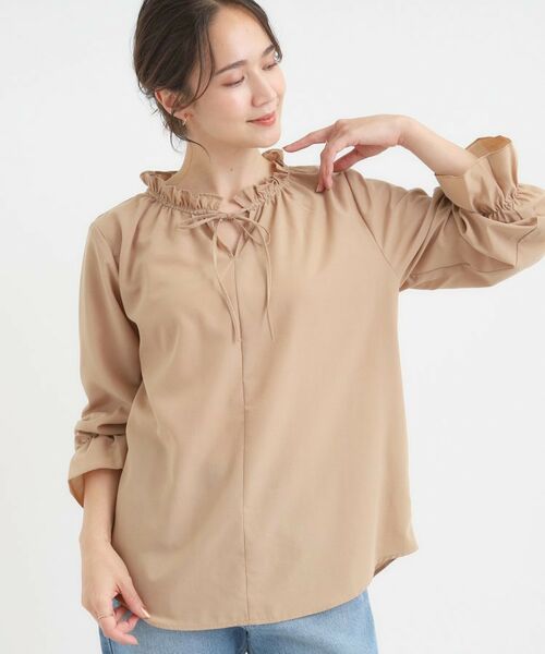 SHOO・LA・RUE / シューラルー シャツ・ブラウス | 【S-LL/洗濯後しわになりにくい/吸水速乾/UV】大人フェミニンな装いに 襟フリルブラウス(ベージュ(052))
