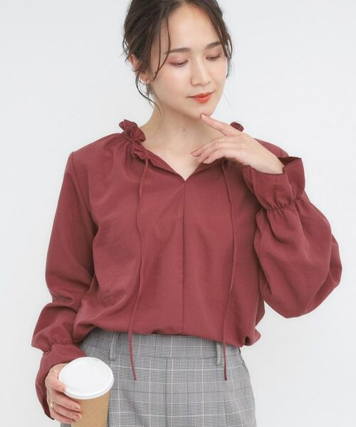 SHOO・LA・RUE / シューラルー シャツ・ブラウス | 【S-LL/洗濯後しわになりにくい/吸水速乾/UV】大人フェミニンな装いに 襟フリルブラウス(レッド(063))