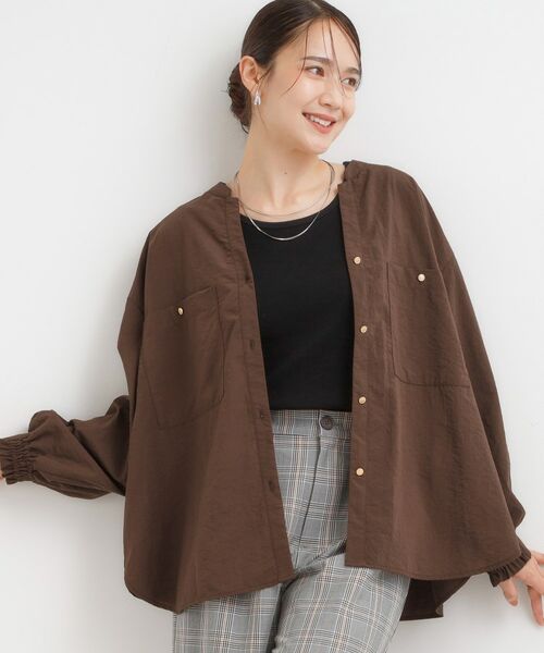 SHOO・LA・RUE/シューラルー 【洗える/S-LL】羽織れる ビックポケットVネックシャツ ブラウン(043) 04(LL) SHOO・LA・RUE/シューラルー 【洗える/S-LL】羽織れる ビックポケットVネックシャツ ブラウン(043) 04(LL)